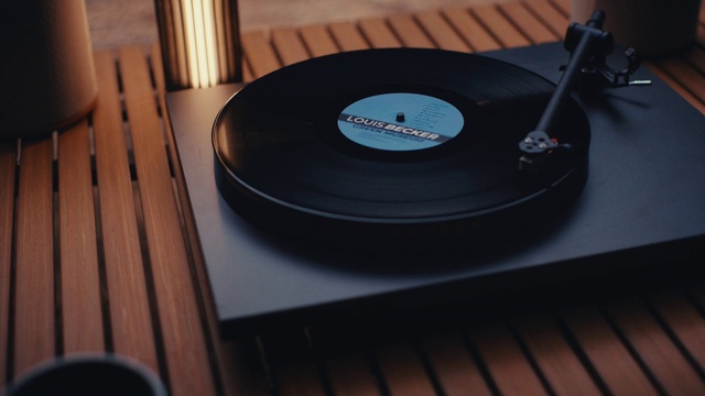 Video Reference: Record player, Composite material, Electronic instrument, Gadget, Audio equipment, Gas, Gramophone record, Circle, Electric blue