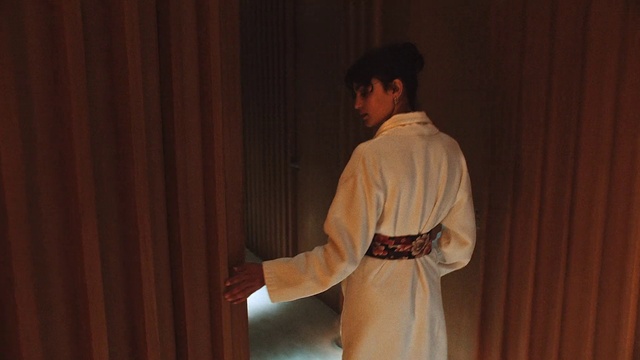 Video Reference: Sleeve, Theater curtain, Curtain, Event, Entertainment, Peach, T-shirt, Fashion design, Drama, Performing arts