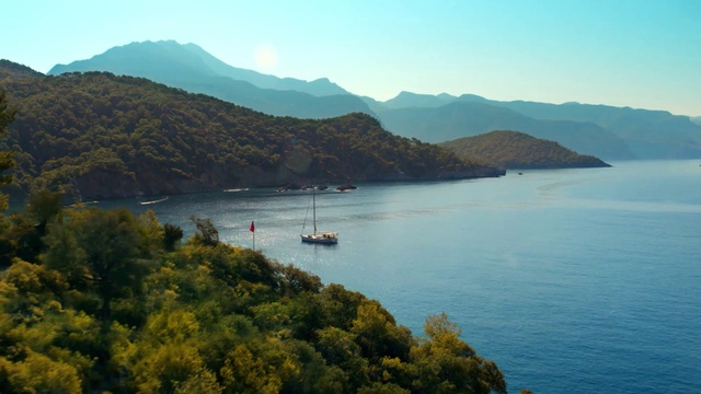 Video Reference: Water, Sky, Mountain, Nature, Boat, Azure, Natural landscape, Coastal and oceanic landforms, Highland, Watercraft