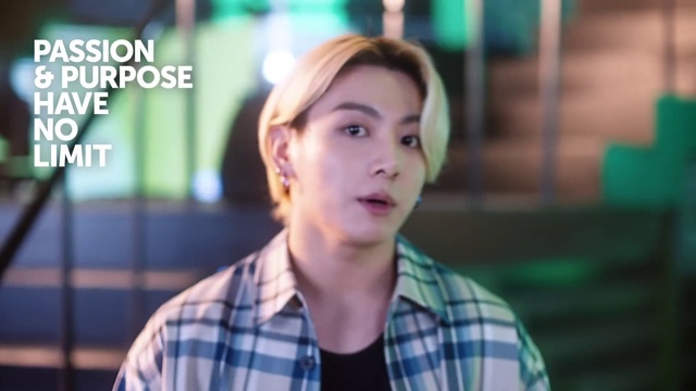 Video Reference: Forehead, Tartan, Dress shirt, Human, Flash photography, Plaid, Collar, Happy, Smile, Eyelash