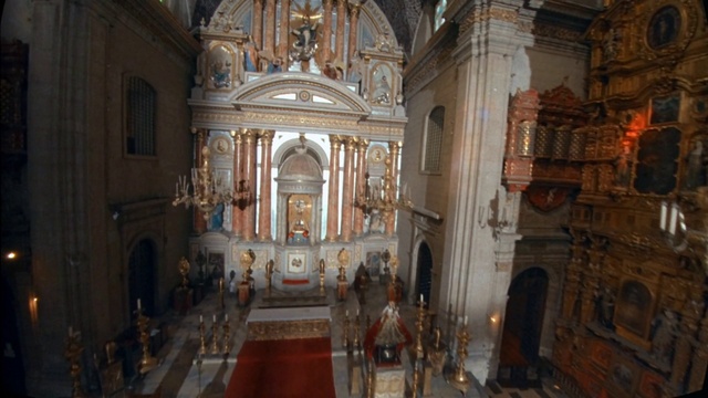 Video Reference: Building, Interior design, Symmetry, Art, City, Medieval architecture, Religious institute, Arch, Byzantine architecture, Chapel