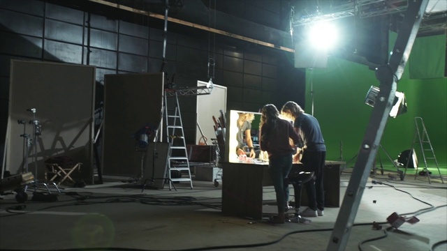 Video Reference: Public address system, Tripod, Musician, Performing arts, Audio equipment, Microphone stand, Music, Entertainment, Film crew, Event