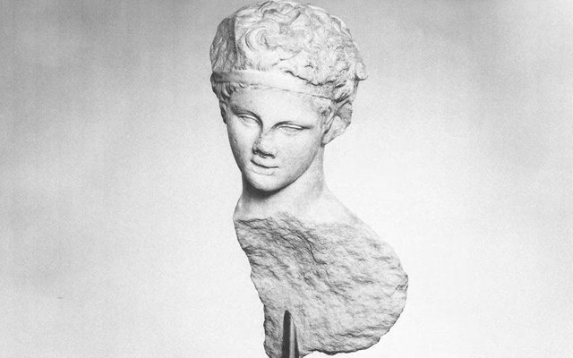 Video Reference: Hair, Head, Eye, Neck, Statue, Human body, Sculpture, Jaw, Temple, Gesture