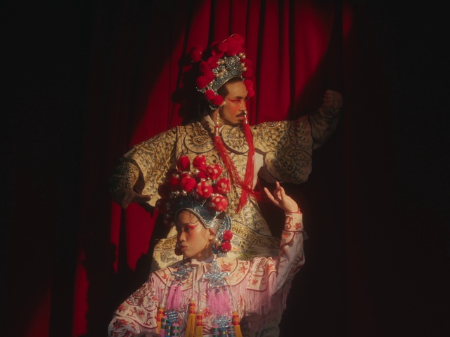 Video Reference: Peking opera, Dance, Curtain, Taiwanese opera, Performing arts, Theater curtain, Entertainment, Fashion design, Performance art, Choreography