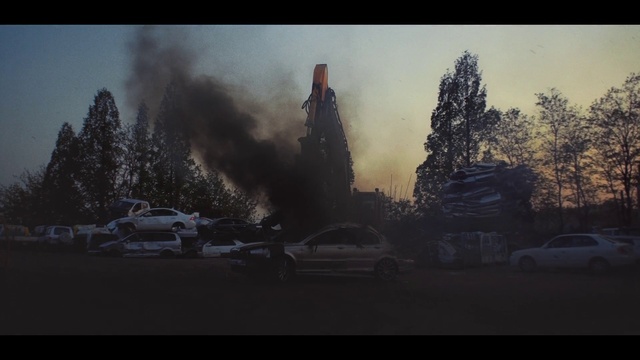 Video Reference: Atmosphere, Sky, Vehicle, Car, Tree, Automotive lighting, Atmospheric phenomenon, Wheel, Tints and shades, Motor vehicle