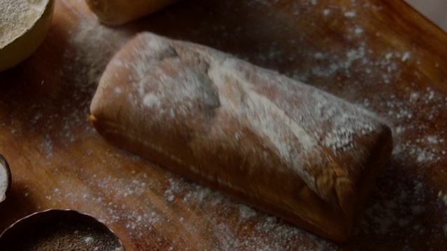 Video Reference: Food, Bread flour, Ingredient, Recipe, All-purpose flour, Rolling pin, Staple food, Baked goods, Dish, Whole-wheat flour