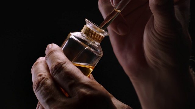 Video Reference: Hand, Drinkware, Automotive lighting, Liquid, Fluid, Gesture, Finger, Test tube, Thumb, Drink