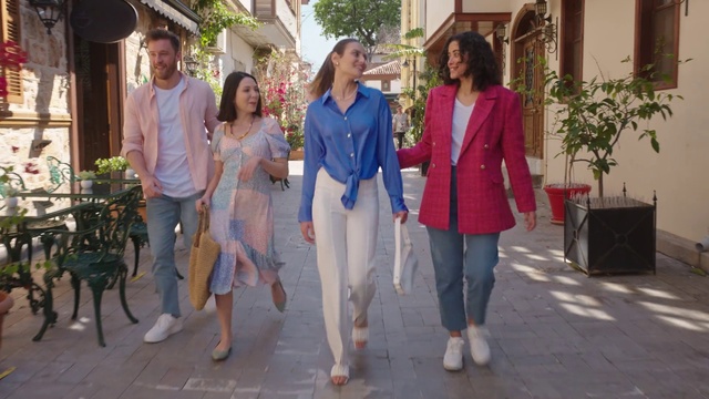 Video Reference: Plant, Leg, Luggage and bags, Eyewear, Fashion, Sleeve, Waist, Bag, Leisure, Fashion design