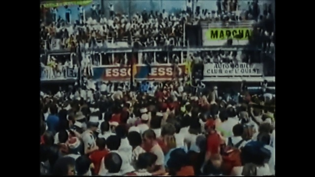 Video Reference: Font, Crowd, Fan, Event, City, Audience, News, Display device, Sharing, Public event