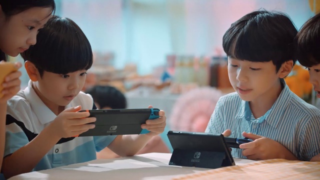 Video Reference: Face, Hair, Photograph, Human, Mobile phone, Communication Device, Gadget, Sharing, Tablet computer, Community