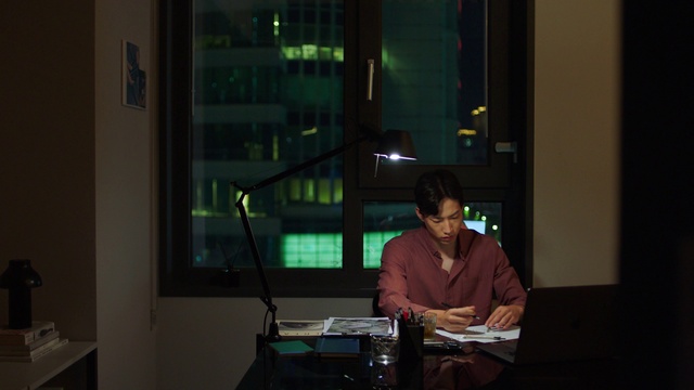 Video Reference: Microphone, Computer, Desk, Laptop, Table, Audio equipment, Electronic device, Event, Personal computer, Display device