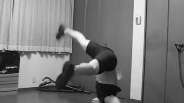 Video Reference: Knee, Elbow, Thigh, Sportswear, Flash photography, Waist, Entertainment, Dance, Human leg, Balance