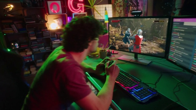 Video Reference: Entertainment, Chair, Audio equipment, Leisure, T-shirt, Fun, Microphone, Visual effect lighting, Technology, Electronic device