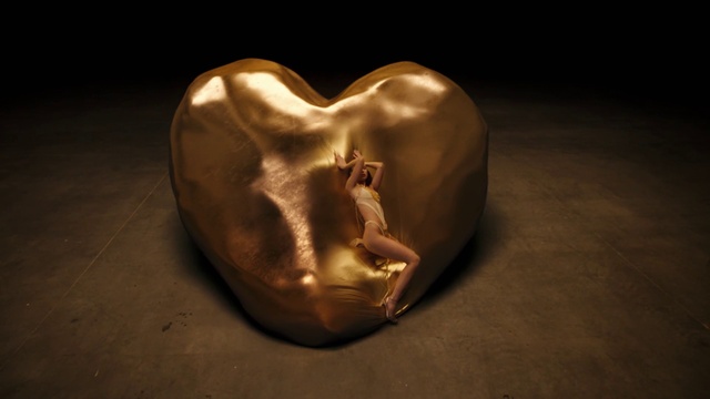 Video Reference: Human body, Gesture, Sculpture, Art, Wood, Artifact, Event, Darkness, Heart, Metal