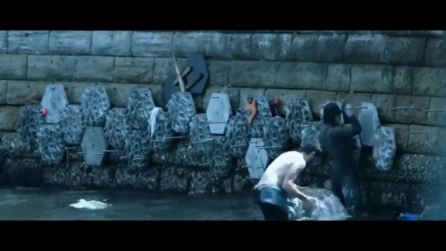 Video Reference: Entertainment, Event, Art, Display device, Performing arts, Electric blue, Fun, Darkness, Visual arts, Crowd