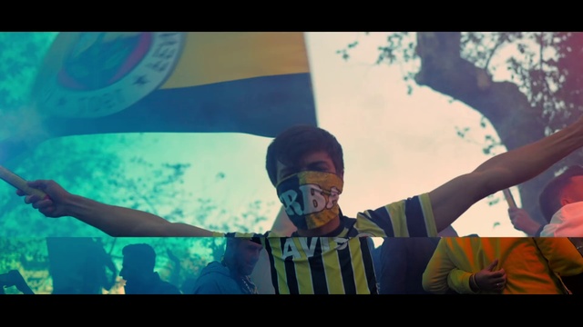 Video Reference: Microphone, Gesture, Hat, Music artist, Leisure, Happy, Entertainment, Music, Performing arts, Artist