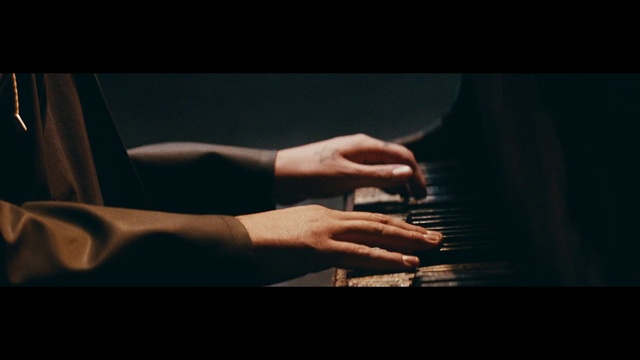 Video Reference: Musical instrument, Arm, Keyboard, Piano, Musical keyboard, Human body, Flash photography, Drum, Musical instrument accessory, Pianist