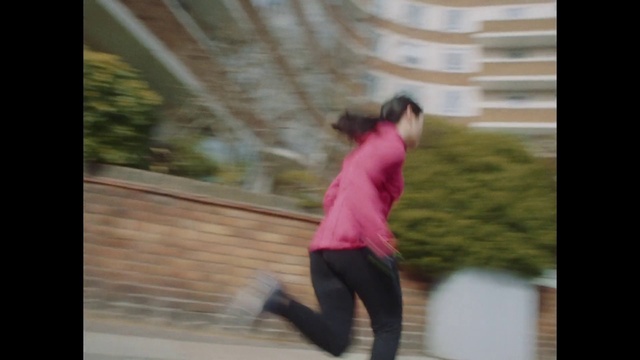 Video Reference: Waist, Wood, Tints and shades, Recreation, Magenta, Knee, Leisure, Sportswear, Sitting, Walking