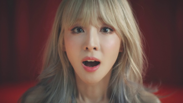 Video Reference: Nose, Cheek, Lip, Eyebrow, Eyelash, Flash photography, Jaw, Iris, Lipstick, Smile