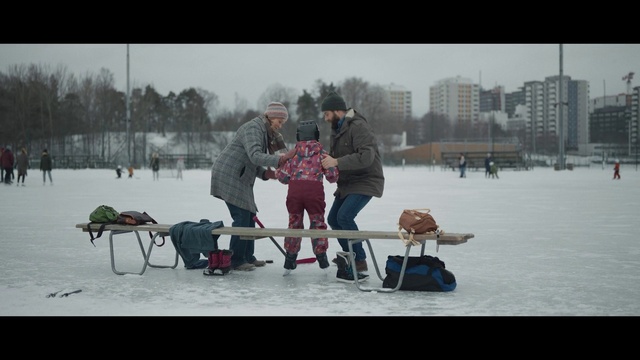 Video Reference: Snow, Building, Freezing, Vehicle, Tree, Luggage and bags, Recreation, Leisure, Event, Bench