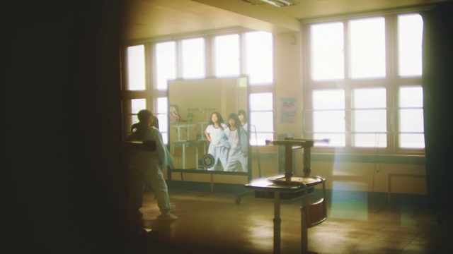 Video Reference: Fixture, Window, Table, Building, Tints and shades, Glass, Room, Event, Hardwood, Flooring