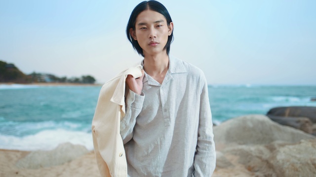 Video Reference: Water, Sky, Eye, Azure, Flash photography, Neck, Sleeve, Gesture, Happy, Beach
