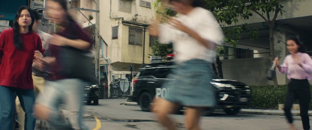 Video Reference: Tire, Wheel, Shoulder, Leg, Car, Vehicle, Automotive lighting, Waist, Automotive tire, Shorts