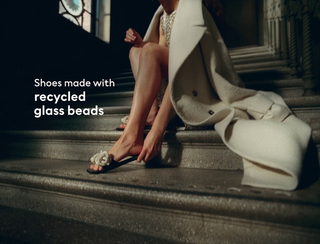 Video Reference: Leg, Flash photography, Comfort, Thigh, Knee, Sneakers, Sandal, Art, Foot, Human leg