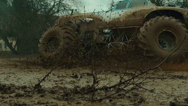 Video Reference: Wheel, Tire, Vehicle, Car, Automotive tire, Tread, Motor vehicle, Automotive design, Synthetic rubber, Truck