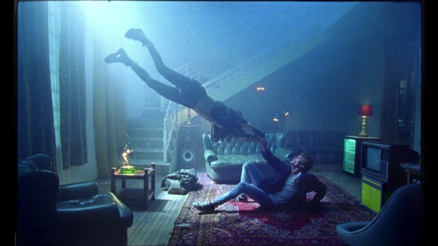 Video Reference: Flash photography, Entertainment, Event, Music venue, Performing arts, Stage, Musician, Darkness, Fun, Performance