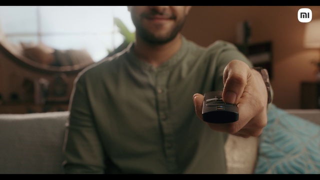 Video Reference: Mobile phone, Sleeve, Gesture, Flash photography, Communication Device, Finger, Gadget, Thumb, Wrist, Telephony