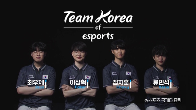 Video Reference: Flash photography, Sleeve, Font, T-shirt, Electric blue, Team, Event, Sportswear, Darkness, Photo caption