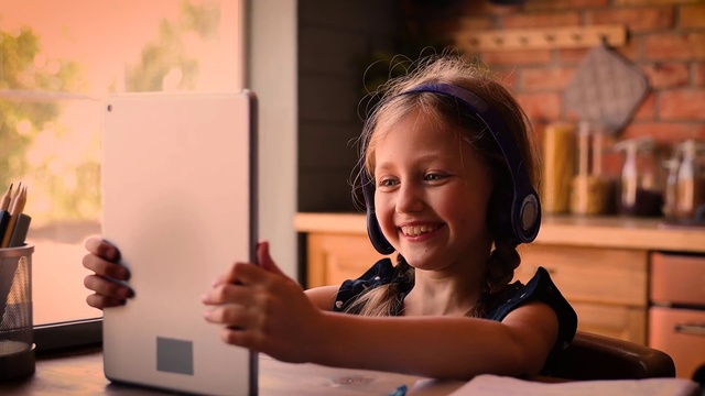 Video Reference: Hand, Smile, Gesture, Flash photography, Finger, Gadget, Eyelash, Happy, Fun, Audio equipment