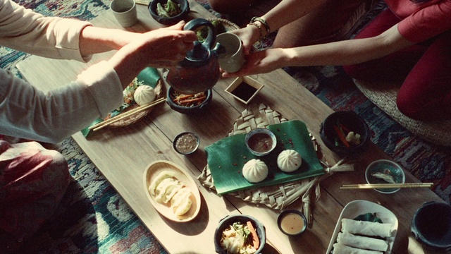 Video Reference: Hand, Tableware, Food, Table, Drink, Alcoholic beverage, Eyewear, Drinkware, Nail, Plate