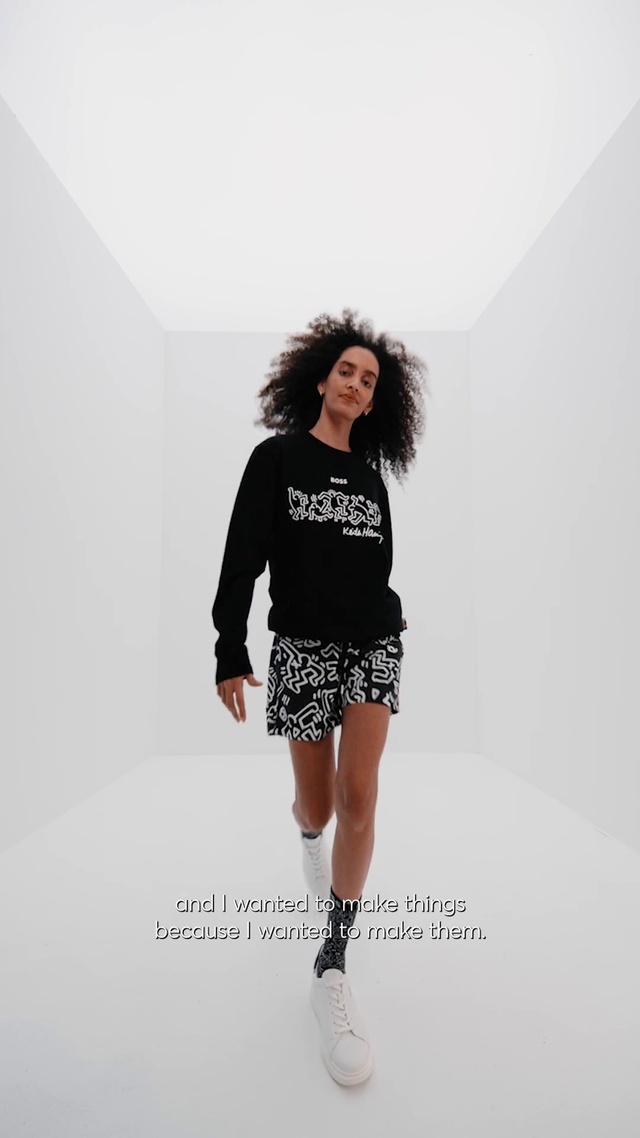 Video Reference: Leg, Dress, Sleeve, Waist, Grey, Knee, Thigh, T-shirt, Fashion design, Sportswear