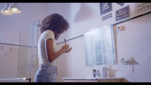 Video Reference: Shoulder, Window, Flash photography, Gesture, Waist, Fashion design, Elbow, Event, Fun, T-shirt