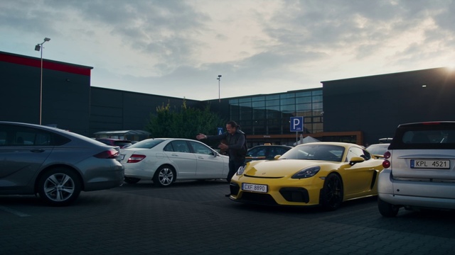 Video Reference: Wheel, Tire, Car, Cloud, Automotive parking light, Land vehicle, Vehicle, Sky, Automotive lighting, Hood