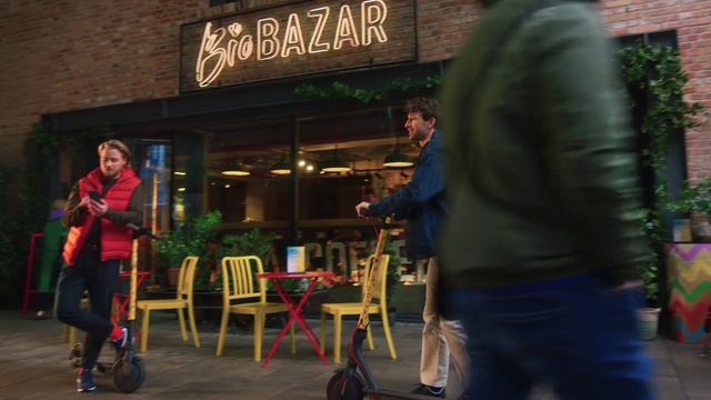 Video Reference: Chair, Musician, Luggage and bags, Leisure, Event, City, Entertainment, Bag, Fun, Performing arts