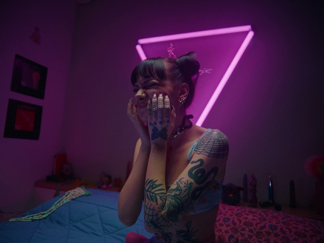 Video Reference: Purple, Flash photography, Entertainment, Violet, Pink, Picture frame, Magenta, Eyewear, Elbow, Beard