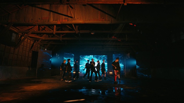 Video Reference: Entertainment, Performing arts, Electric blue, Event, Performance art, Darkness, Fun, Stage, Flash photography, Visual arts