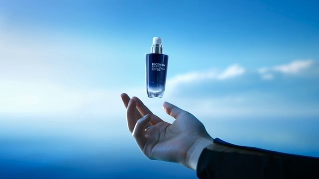 Video Reference: Sky, Cloud, Liquid, Gesture, Thumb, Gadget, Electric blue, Portable communications device, Communication Device, Travel