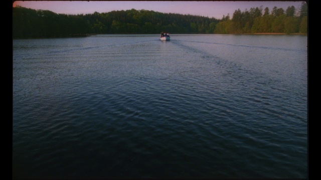 Video Reference: Water, Sky, Water resources, Tree, Lake, Natural landscape, Watercourse, Lacustrine plain, Atmospheric phenomenon, Bank