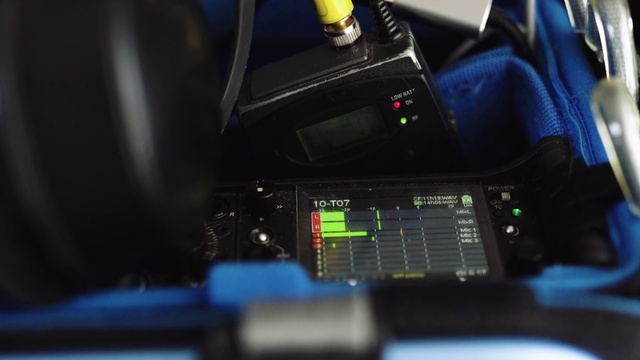 Video Reference: Gadget, Audio equipment, Electronic instrument, Machine, Electronic device, Cable, Wire, Electrical wiring, Multimedia, Electronic engineering