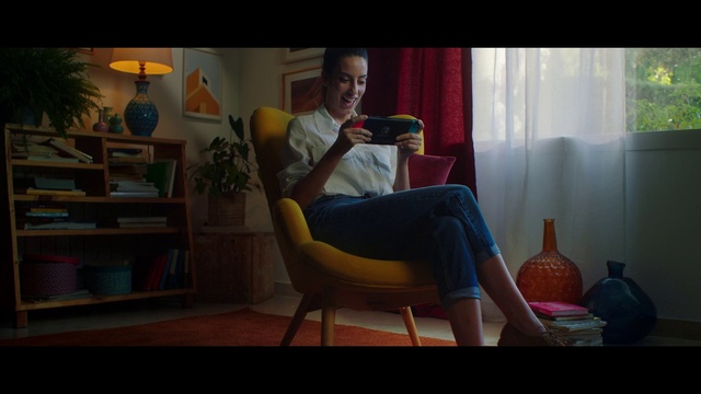 Video Reference: Furniture, Leg, Musical instrument, Comfort, Plucked string instruments, Musician, Interior design, String instrument, Thigh, Chair