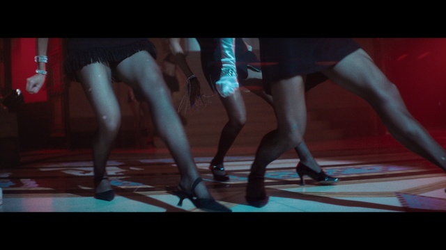 Video Reference: Knee, Textile, Calf, Thigh, Entertainment, Sportswear, Foot, Human leg, Fun, Recreation