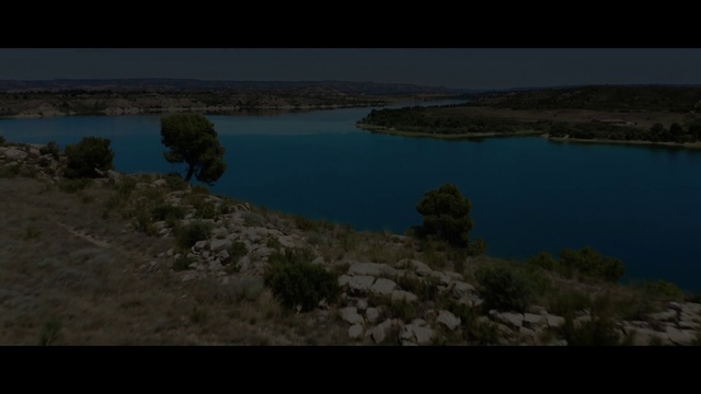 Video Reference: Water, Sky, Natural landscape, Coastal and oceanic landforms, Lake, Plant, Atmospheric phenomenon, Landscape, Lacustrine plain, Horizon