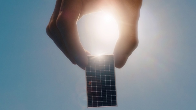 Video Reference: Hand, Sky, Light, Lighting, Gesture, Thumb, Light bulb, Heat, Knee, Human leg