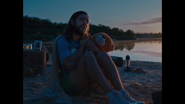 Video Reference: Water, Shoe, Sky, Leg, Flash photography, Happy, Body of water, People in nature, Sunlight, Cool