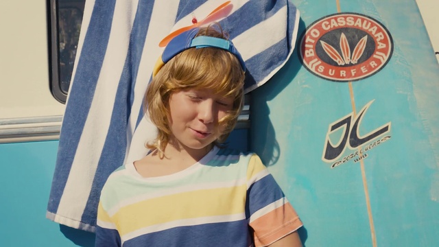 Video Reference: T-shirt, Electric blue, Baseball cap, Cap, Fun, Flag of the united states, Uniform, Recreation, Blond, Motor vehicle