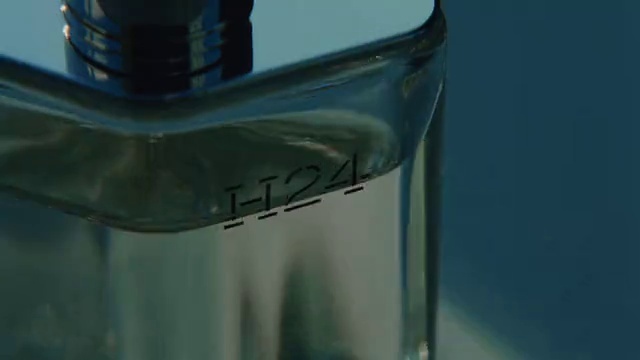 Video Reference: Liquid, Drinkware, Fluid, Barware, Stemware, Alcoholic beverage, Drink, Electric blue, Automotive lighting, Glass